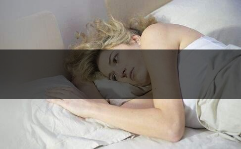 喝茶失眠怎樣才能快速入睡，這樣可以有效防止失-2