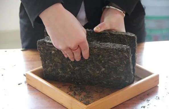 2022年怎么撬普洱茶磚？