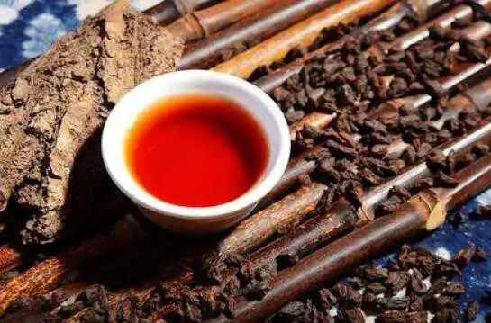 喝普洱茶出汗是怎么回事？