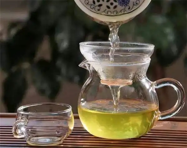 怎么快速清除茶垢？