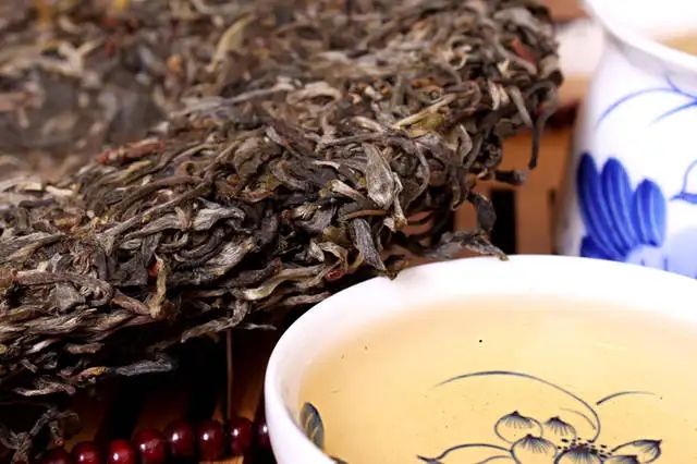 喝普洱茶，生茶和熟茶哪個更適合你？